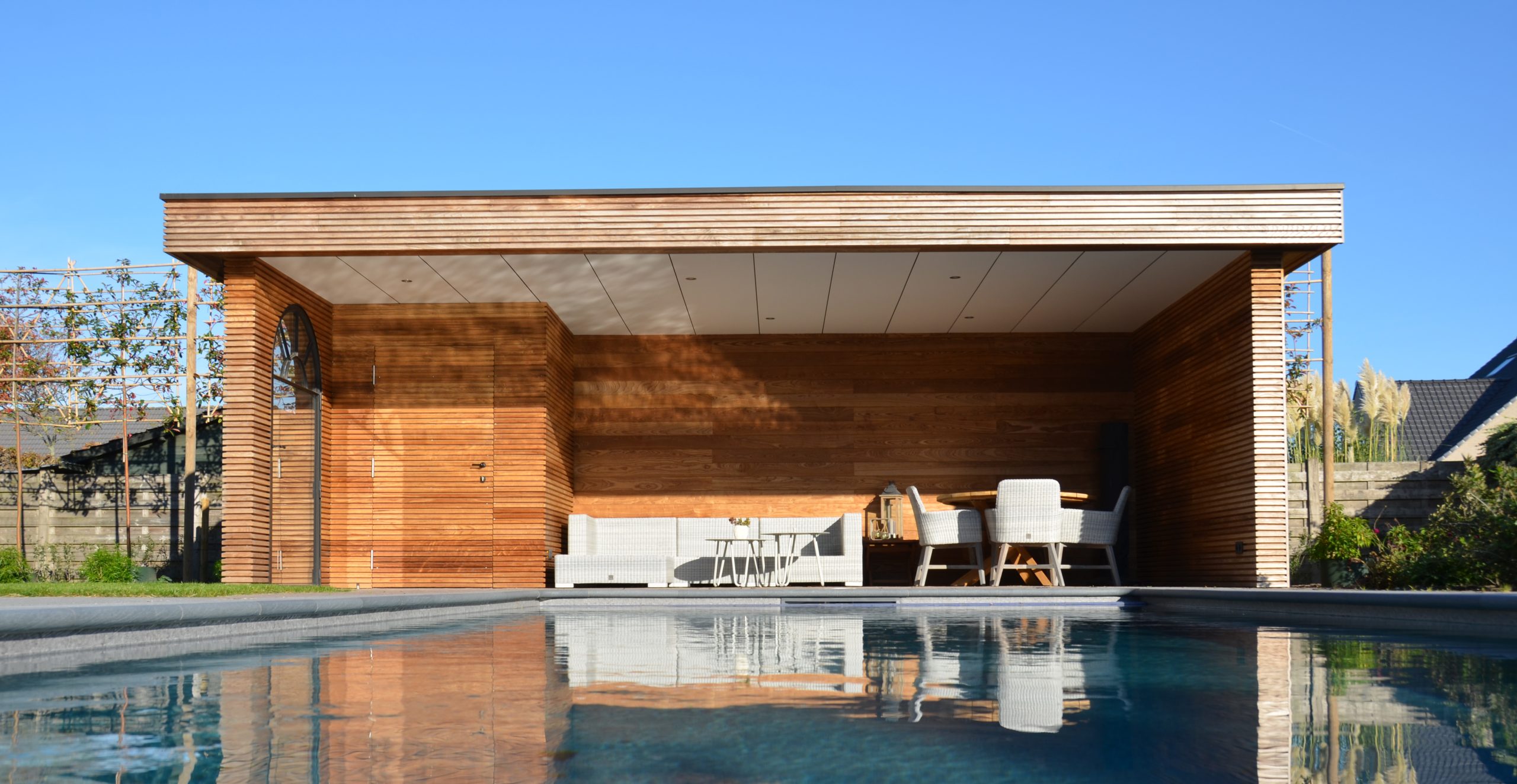 Kopelino moderne realisatie poolhouse in hout
